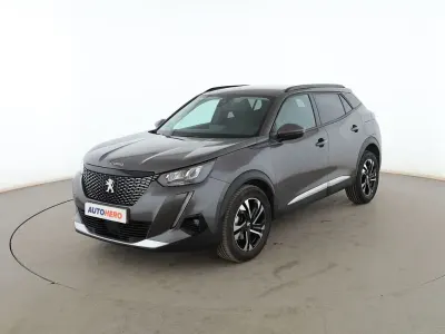 Usado Peugeot 2008 Allure 110 CV (80 kW) 2021 Gris SUV