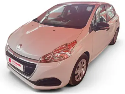 Usado Peugeot 208 Access 75 CV (55 kW) 2016 Blanco Utilitario