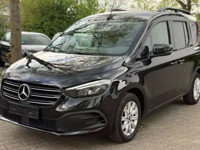 Usado Mercedes 180 116 CV (85 kW) 2023 Negro Berlina