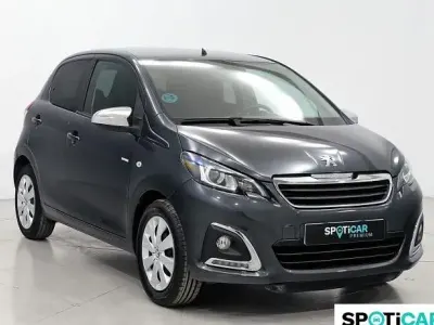 Usado Peugeot 108 Active 72 CV (52 kW) 2022 Gris / plata Berlina