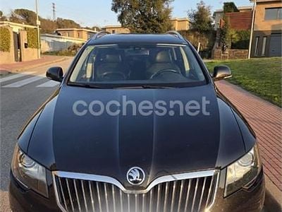 Begagnad Skoda Superb Elegance 140 HK (102 kW) 2015 Svart Kombi