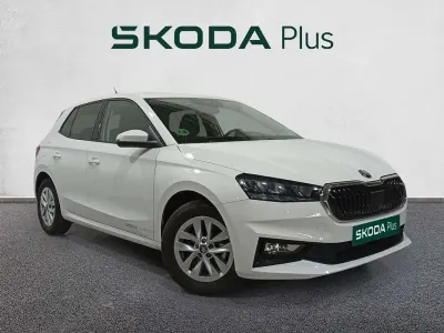 Usado Skoda Fabia Selection 95 CV (69 kW) 2026 Blanco Utilitario
