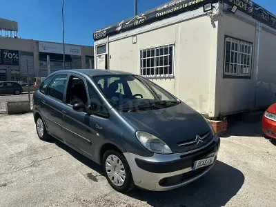Usado Citroën Xsara Picasso Exclusive 110 CV (80 kW) 2006 Gris / plata Monovolumen