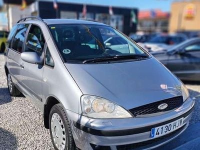 Usado Ford Galaxy Trend 140 CV (102 kW) 2004 Gris Monovolumen