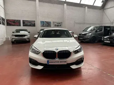 Usado BMW 116 Sport Line 116 CV (85 kW) 2023 Blanco Utilitario