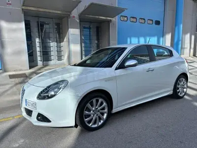 Usado Alfa Romeo Giulietta Veloce 140 CV (102 kW) 2014 Blanco Utilitario