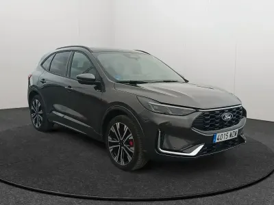 Usado Ford Kuga ST-Line X 243 CV (178 kW) 2025 Gris / plata SUV