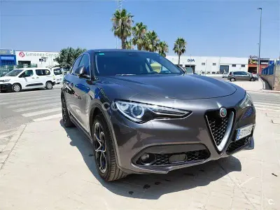 Usado Alfa Romeo Stelvio Ti 210 CV (154 kW) 2020 Gris / plata SUV