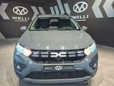 Usado Dacia Jogger Expression 110 CV (80 kW) 2025 Gris / plata Monovolumen