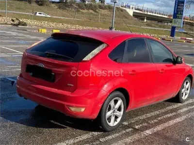 Käytetty Ford Focus Trend 115 HP (84 kW) 2008 Punainen Sedan