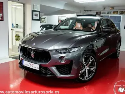 Usado Maserati Levante GranLusso 430 CV (316 kW) 2019 Gris / plata SUV