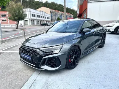Usado Audi RS3 400 CV (294 kW) 2022 Gris / plata Berlina