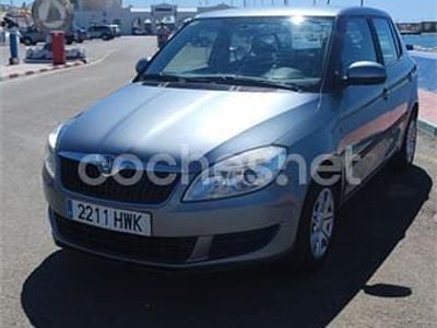 Usado Skoda Fabia Active 60 CV (44 kW) 2014 Gris / plata Berlina
