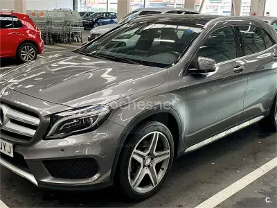 Usado Mercedes GLA220 AMG line 177 CV (130 kW) 2017 Gris / plata SUV