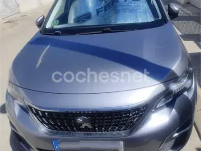 Usado Peugeot 3008 Allure 130 CV (95 kW) 2020 Gris / plata SUV