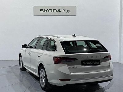 Blanco Nuevo 2025 Skoda Octavia G-TEC Ambition Familiar | 25.105 €