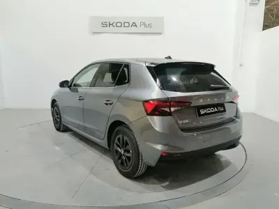 Usado Skoda Fabia Selection 115 CV (84 kW) 2025 Gris / plateado Berlina