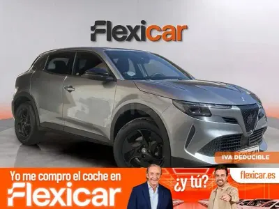Usado Alfa Romeo Junior 136 CV (100 kW) 2025 Gris / plata SUV