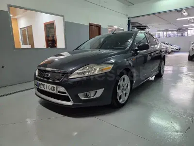 Usado Ford Mondeo Titanium S 203 CV (149 kW) 2010 Gris / plata Berlina