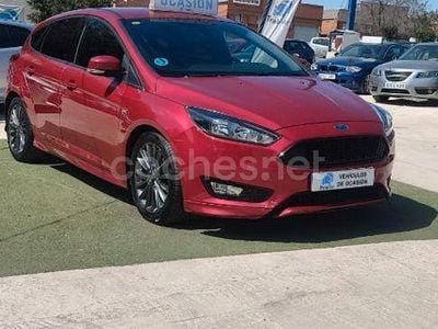 Rojo Usado 2016 Ford Focus ST-Line Berlina | 9999 € (Precio justo)