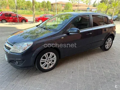 Używany Opel Astra Energy 100 KM (73 kW) 2009 Szary Sedan/Limuzyna