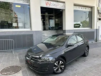 Usado VW Polo Advance 95 CV (69 kW) 2021 Gris / plata Utilitario
