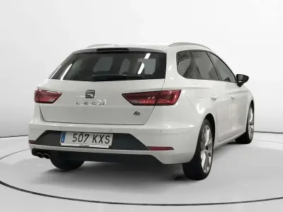 Usado Seat Leon FR 150 CV (110 kW) 2019 Blanco Familiar