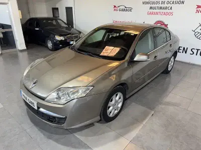 Usado Renault Laguna III Expression 140 CV (102 kW) 2009 Marrón Berlina