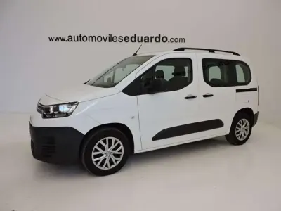 Usado Citroën Berlingo Live 102 CV (75 kW) 2021 Blanco Monovolumen