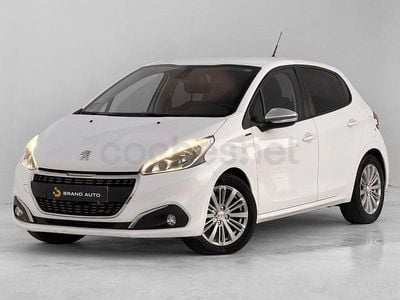 Używany Peugeot 208 Signature Sky 99 KM (72 kW) 2019 Biały Hatchback