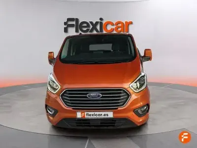 Usado Ford Tourneo Custom Titanium X 185 CV (136 kW) 2022 Naranja Van