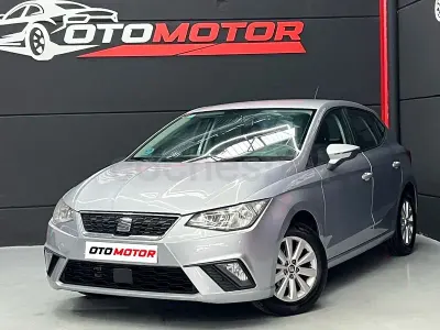 Usado Seat Ibiza Reference 80 CV (58 kW) 2019 Gris / plata Utilitario