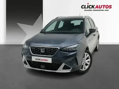 Usado Seat Arona Xperience 115 CV (84 kW) 2025 Gris / plata SUV
