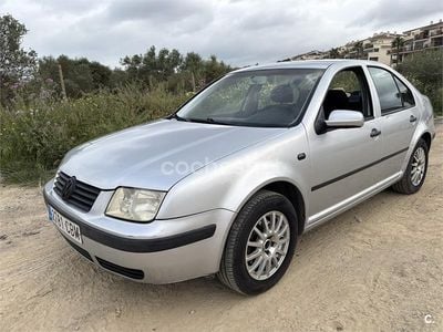 Begagnad VW Bora Conceptline 105 HK (77 kW) 2002 Grå Sedan