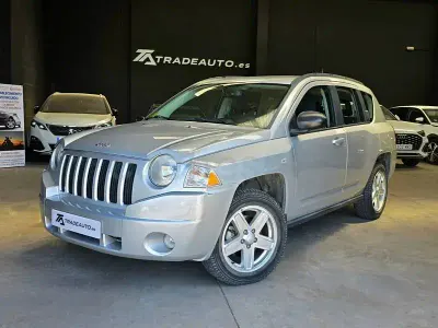 Usado Jeep Compass Sport 163 CV (119 kW) 2011 Gris / plata SUV
