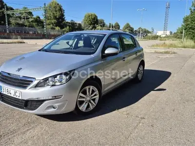 Usado Peugeot 308 Active 130 CV (95 kW) 2015 Gris / plata Berlina