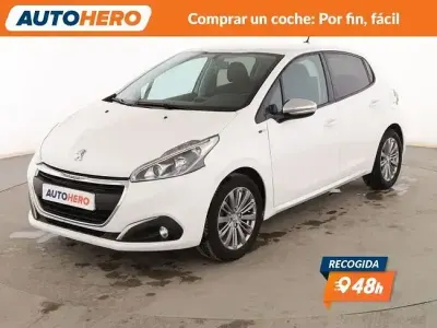 Usado Peugeot 208 Style 82 CV (60 kW) 2016 Blanco Utilitario
