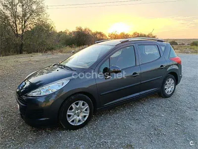 Usado Peugeot 207 95 CV (69 kW) 2010 Gris / plata Familiar