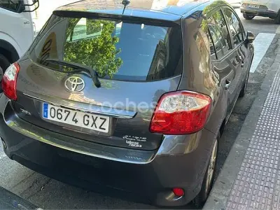 Usado Toyota Auris Luna 90 CV (66 kW) 2010 Verde Utilitario