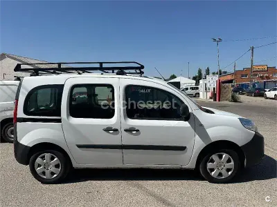 Usado Renault Kangoo Zen 95 CV (69 kW) 2021 Blanco Monovolumen
