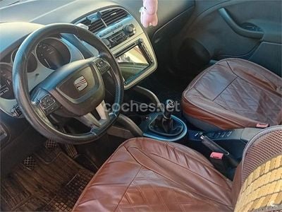 Usado Seat Altea XL Ecomotive 105 CV (77 kW) 2010 Beige Monovolumen