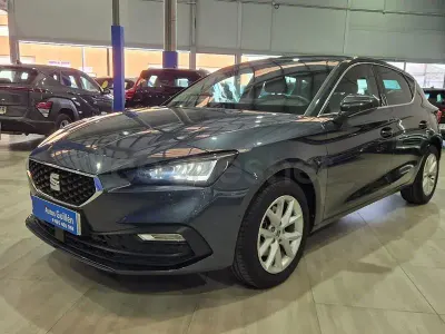 Käytetty Seat Leon Style 116 HP (85 kW) 2025 Harmaa Sedan