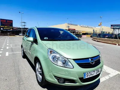 Usado Opel Corsa 90 CV (66 kW) 2009 Verde Utilitario