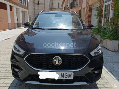 Usado MG ZS Luxury 111 CV (81 kW) 2023 Negro SUV