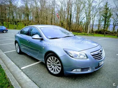 Usado Opel Insignia Cosmo 160 HP (117 kW) 2012 Cinzento Sedan