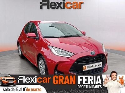 Usado Toyota Yaris Hybrid Active 116 CV (85 kW) 2023 Rojo