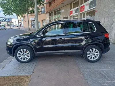 Käytetty VW Tiguan Sport 140 HP (102 kW) 2008 Musta Katumaasturi