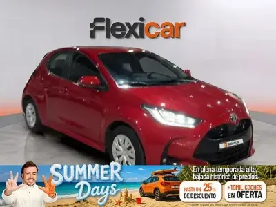 Usado Toyota Yaris Active 116 CV (85 kW) 2023 Rojo Utilitario