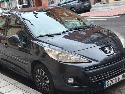Usado Peugeot 207 Sport 70 CV (51 kW) 2011 Negro Berlina