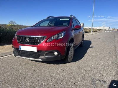Usado Peugeot 2008 Allure 120 CV (88 kW) 2019 Rojo SUV